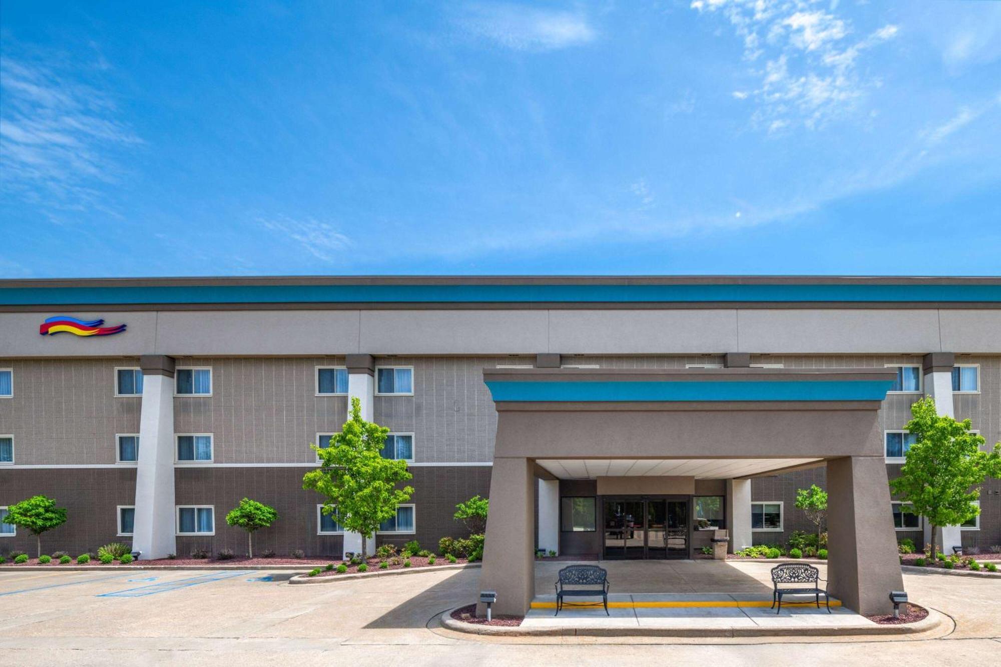 Baymont By Wyndham Mt. Pleasant Hotel Mount Pleasant Exterior foto